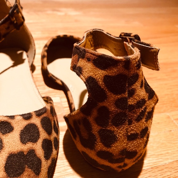 💥LAST ONE!💥 NWTPrint Flats With Ankle Strap - Picture 4 of 5